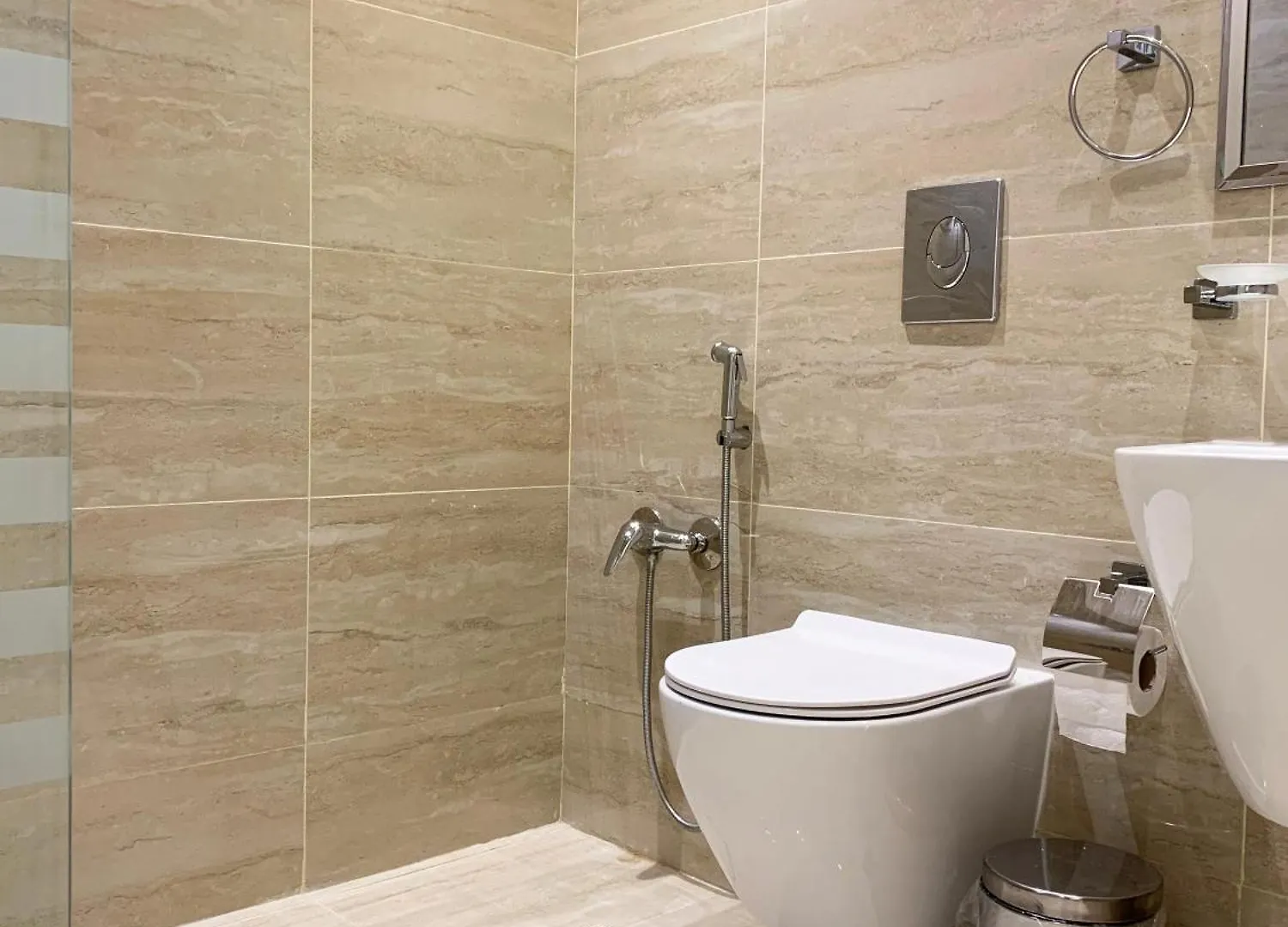 Kease Mughrizat C-6 Royal Touch Ax19 Apartment Riyadh